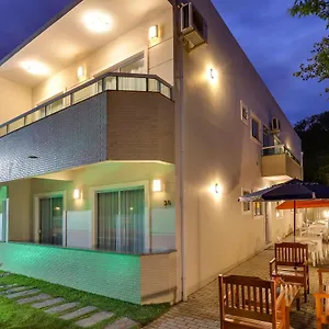 lopes-suites-nos-ingleses-100-metros-do-mar.santa-catarina-brasil.com/